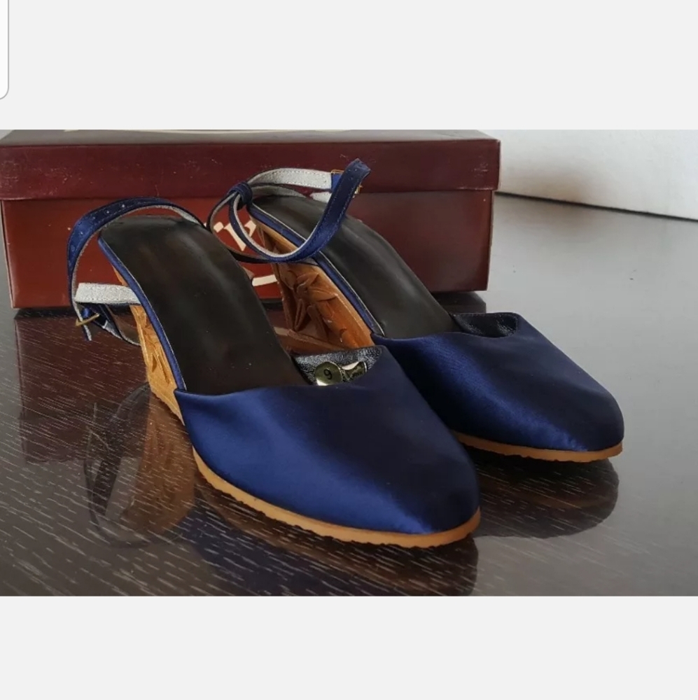 Karvings  Women's Blue Size 6 wood carving Clog Sandal Hand Carved Women Shoes
